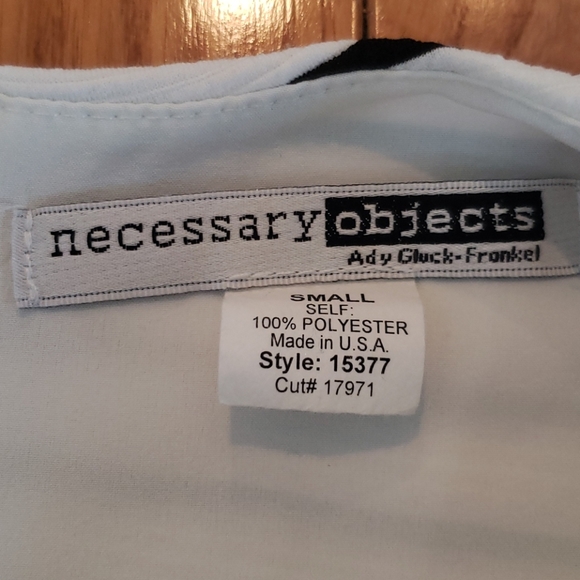 Cropped Scallop Hem Top - Picture 10 of 10